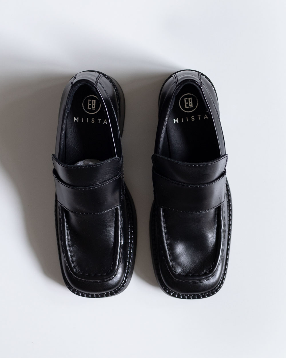 NEUZWEI Curated Vintage And Independent Brands