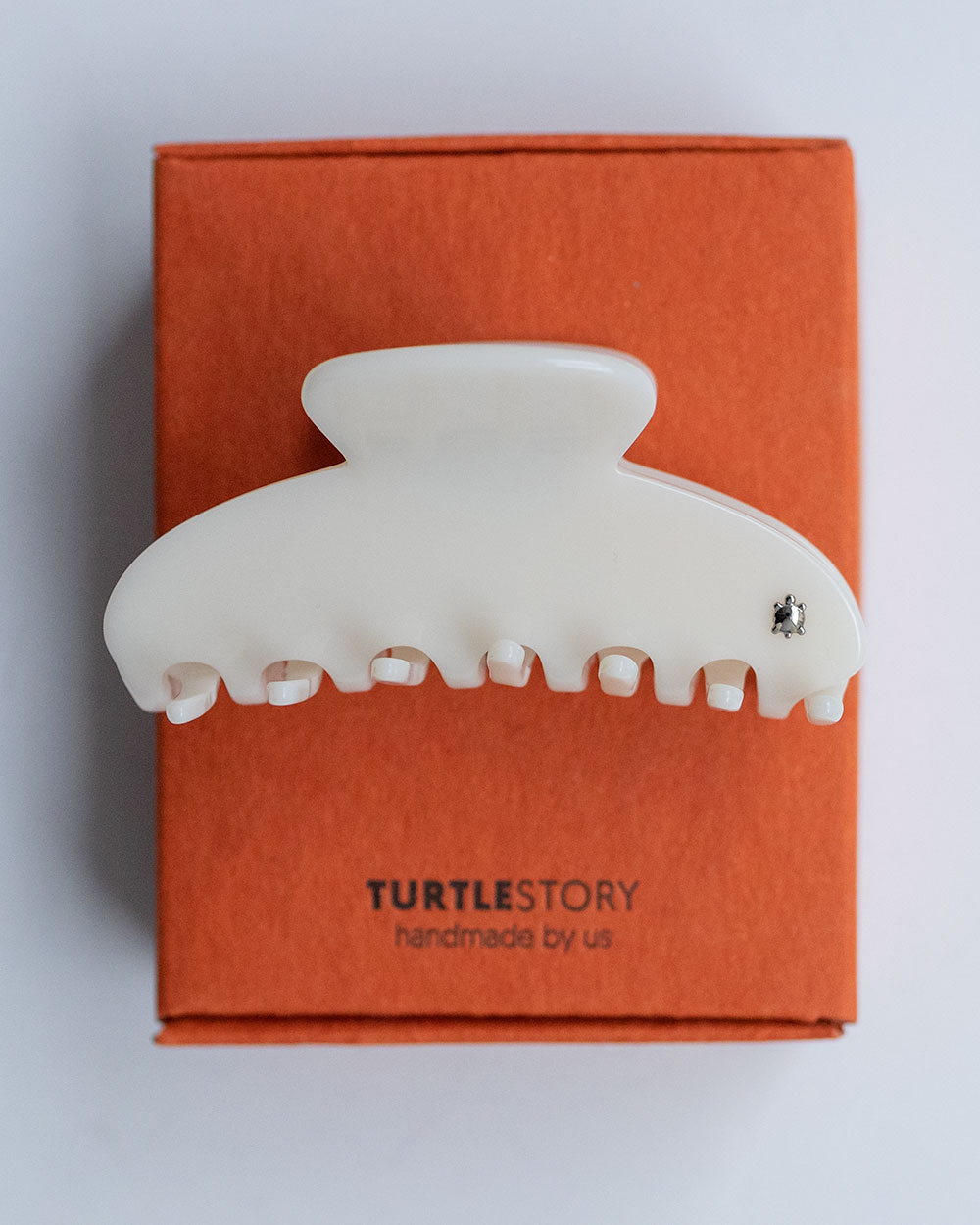 Turtle Story Iconic Hair Jaw Vanilla Medium Neuzwei Store