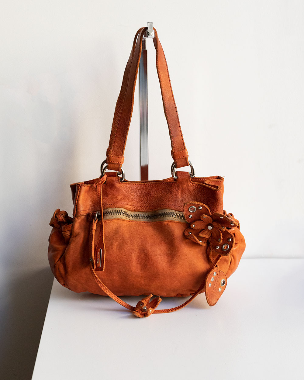 Miu Miu 2000s Flower Shoulder Bag Mandarino New – Bild 6
